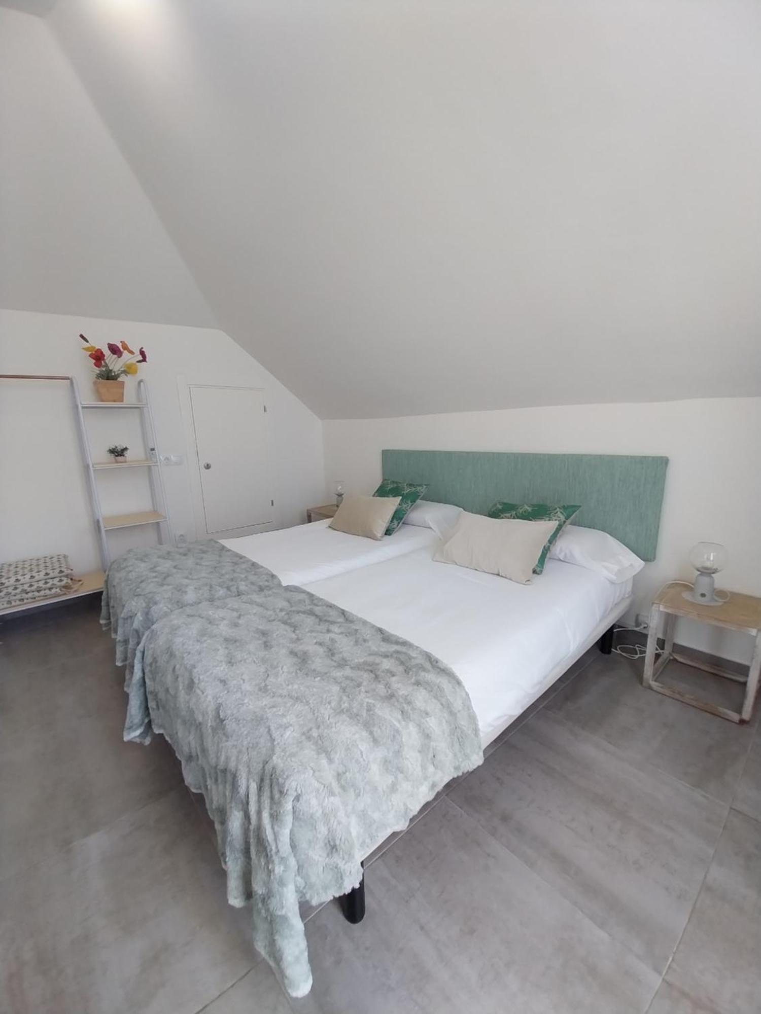Apartamentos El Marques Malaga Room photo